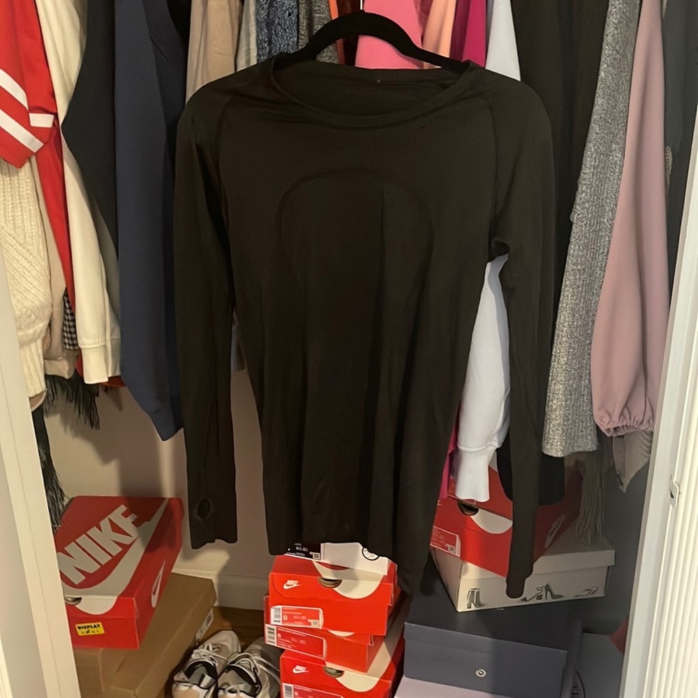 Black swiftly long sleeve lululemon